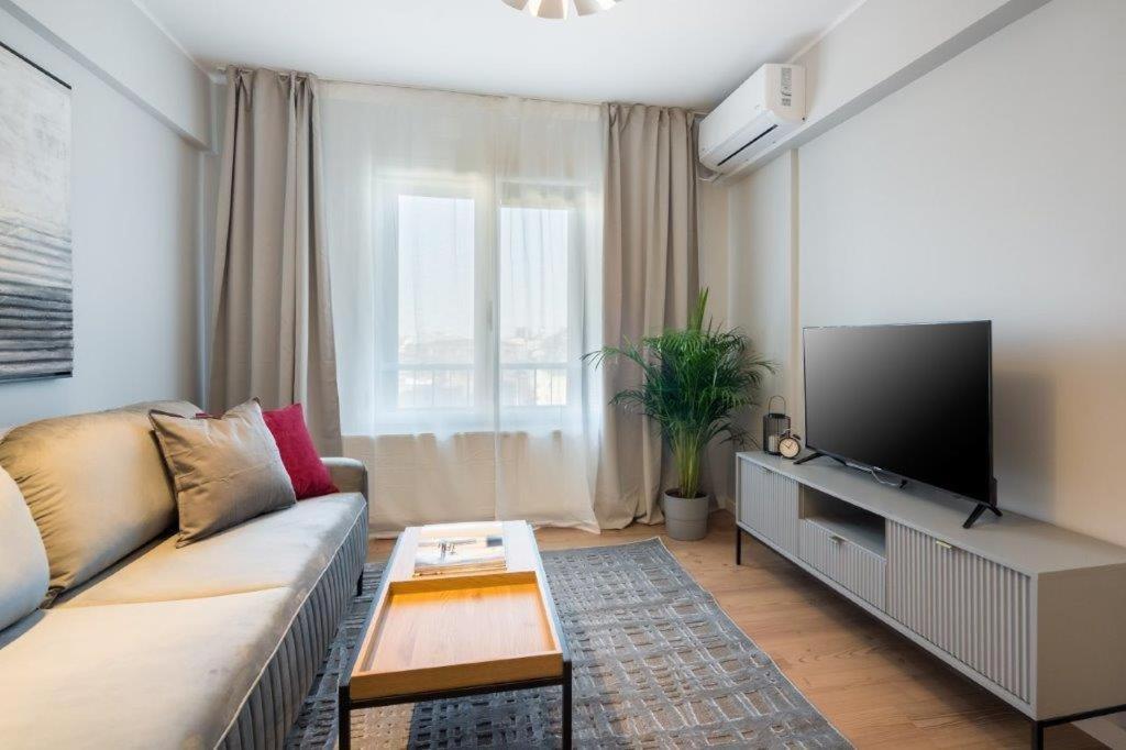 Downtown Modern - 2br Apartment Bucharest